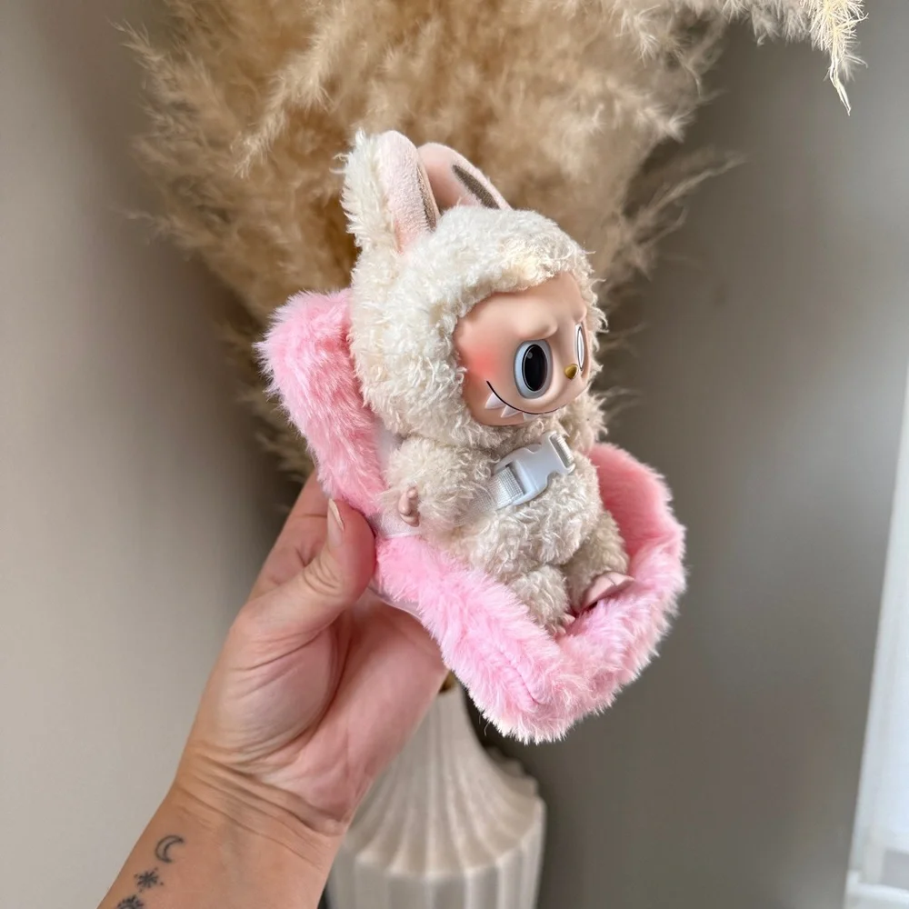 Labubu carseat - pink